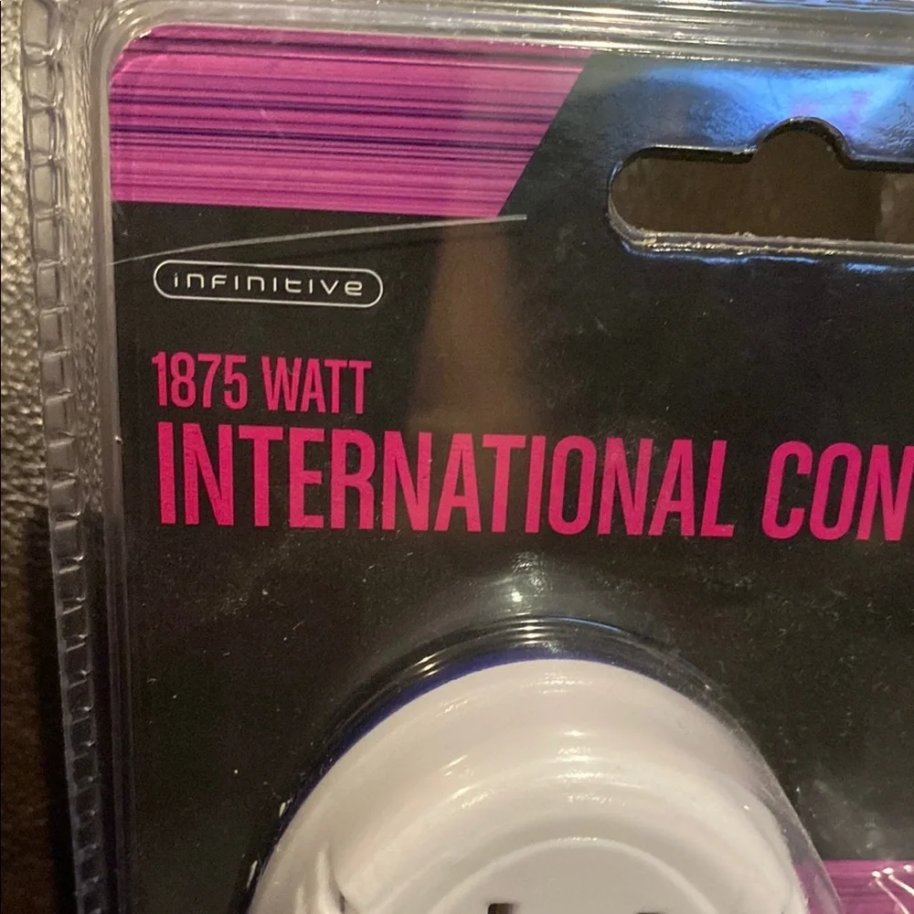 Infinitive 1975 Watt International Converter Set - White